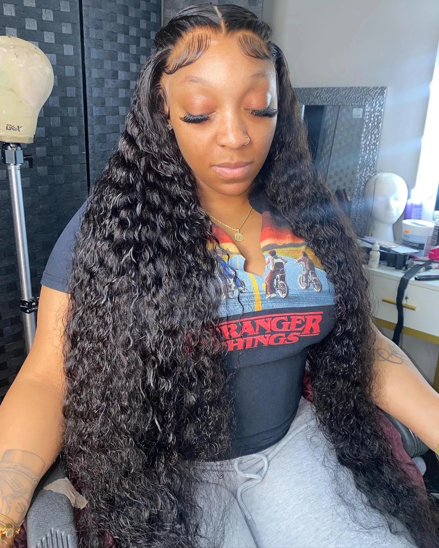 Loose Wave Human Hair Wig – 26+ Inch Transparent Swiss Lace Front Wig