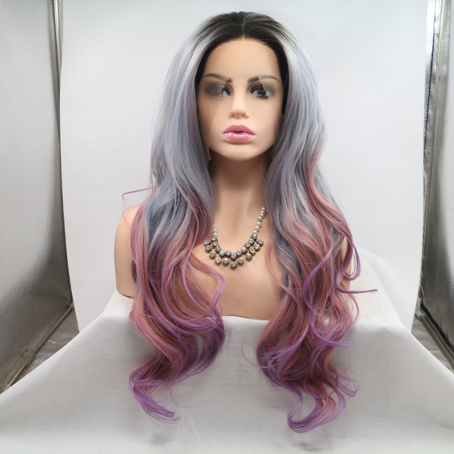 Elegant Long Curly Lace Front Wig – Perfect for All Skin Tones