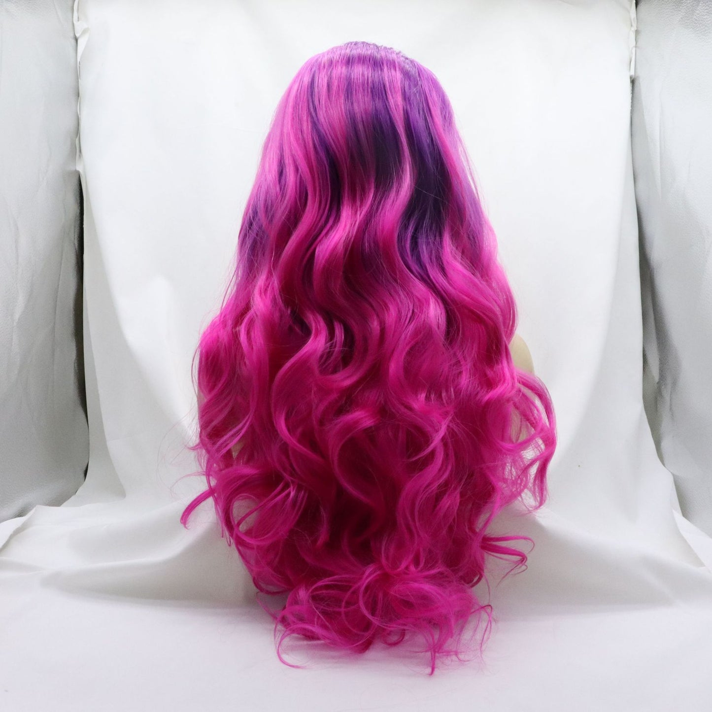 Elegant Long Curly Lace Front Wig – Perfect for All Skin Tones