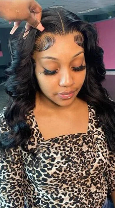 Short Body Wave Lace Front Wig – Transparent Swiss Lace for Natural Elegance